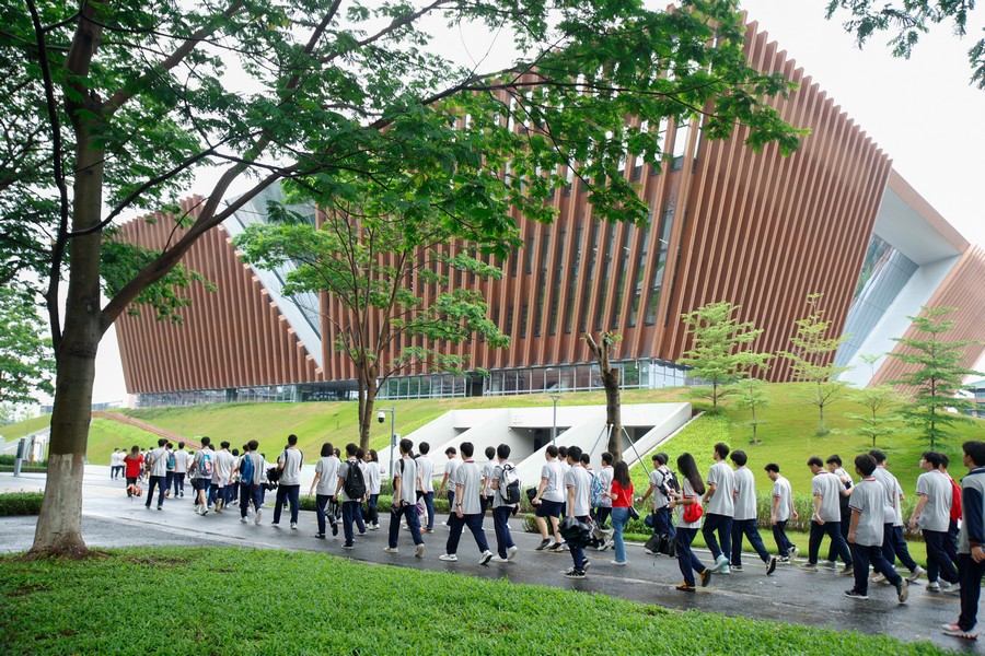 广州华成职校开展2024年春季励志研学活动.jpg